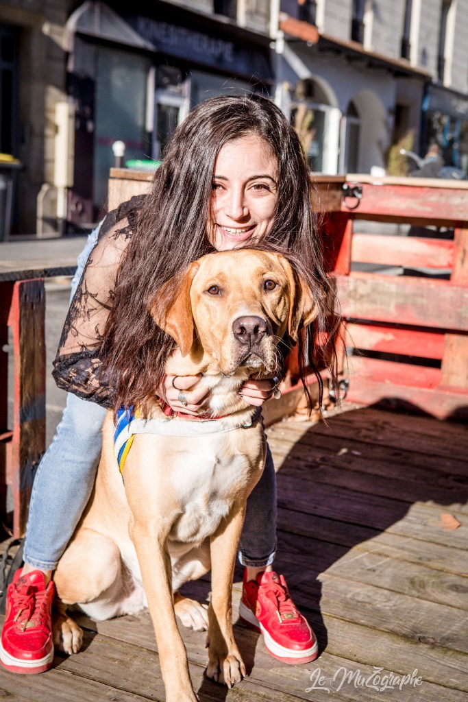 Une éducatrice et son handichien © Nathalie Tiennot photographe chien à Paris