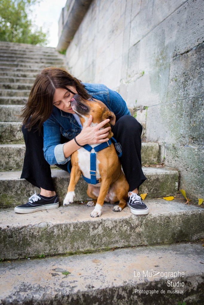 Reportage photo avec son chien à Paris, shooting cadeau avec Le Muzographe photographe spécialisé animaux de compagnie