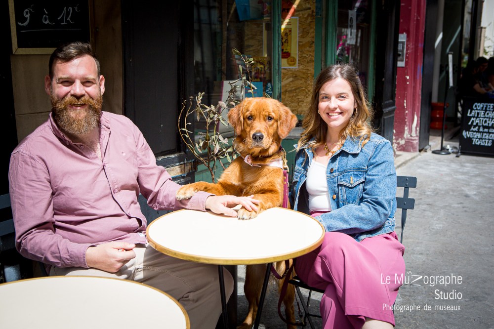 séance photo en famille et animal de compagnie à Paris par Nathalie Tiennot photographe parisienne