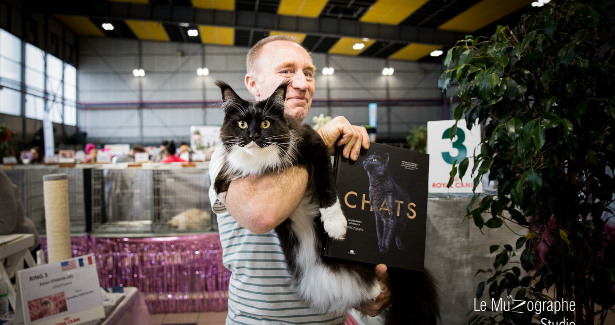 Fanny Noizet et maine coon Utah dans le livre CHATS de Nathalie Tiennot