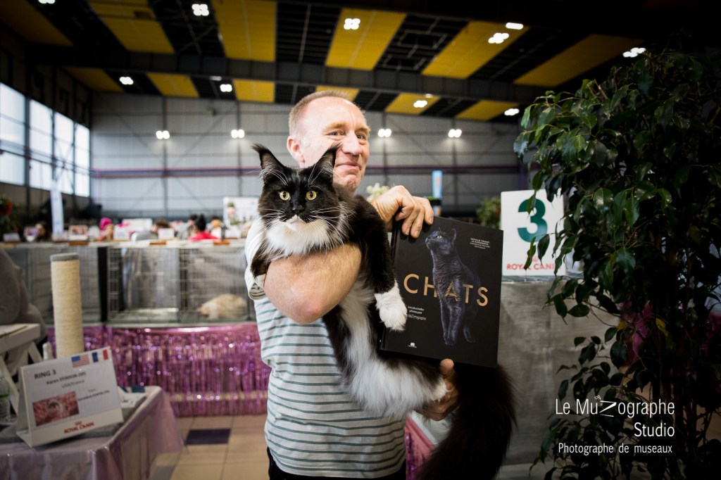 Fanny Noizet et maine coon Utah dans le livre CHATS de Nathalie Tiennot