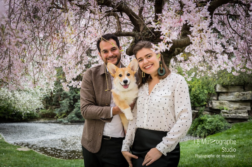 Photo de famille avec son chien par le muzographe le meilleur photographe de chiens et chats