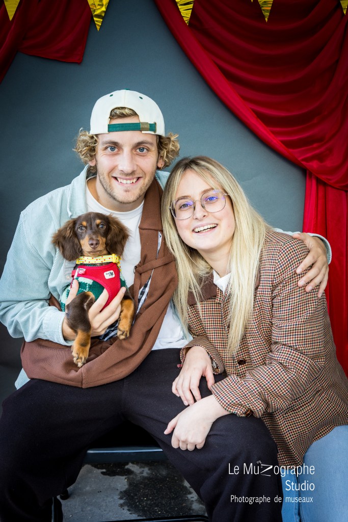 Défilé canin à Paris 11, Charles le teckel, chien parisien, par le MuZographe photographe pour chien et chat